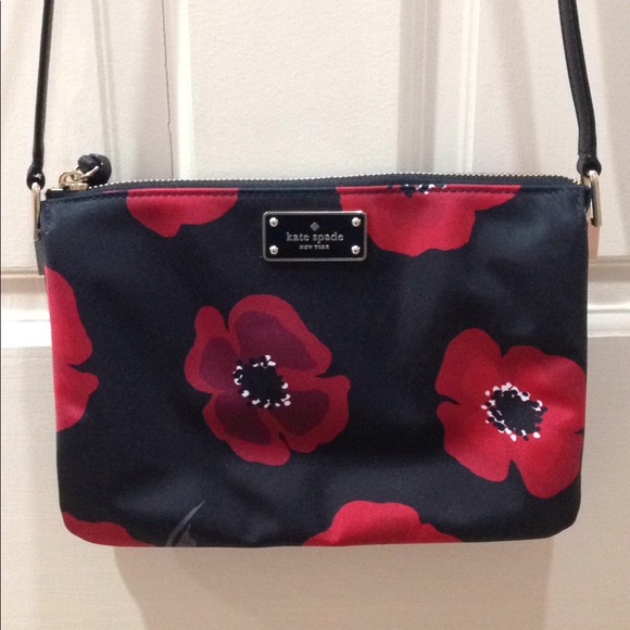 kate spade Handbags - HP🎉 NWOT Kate Spade Black Red Poppy Crossbody Bag
